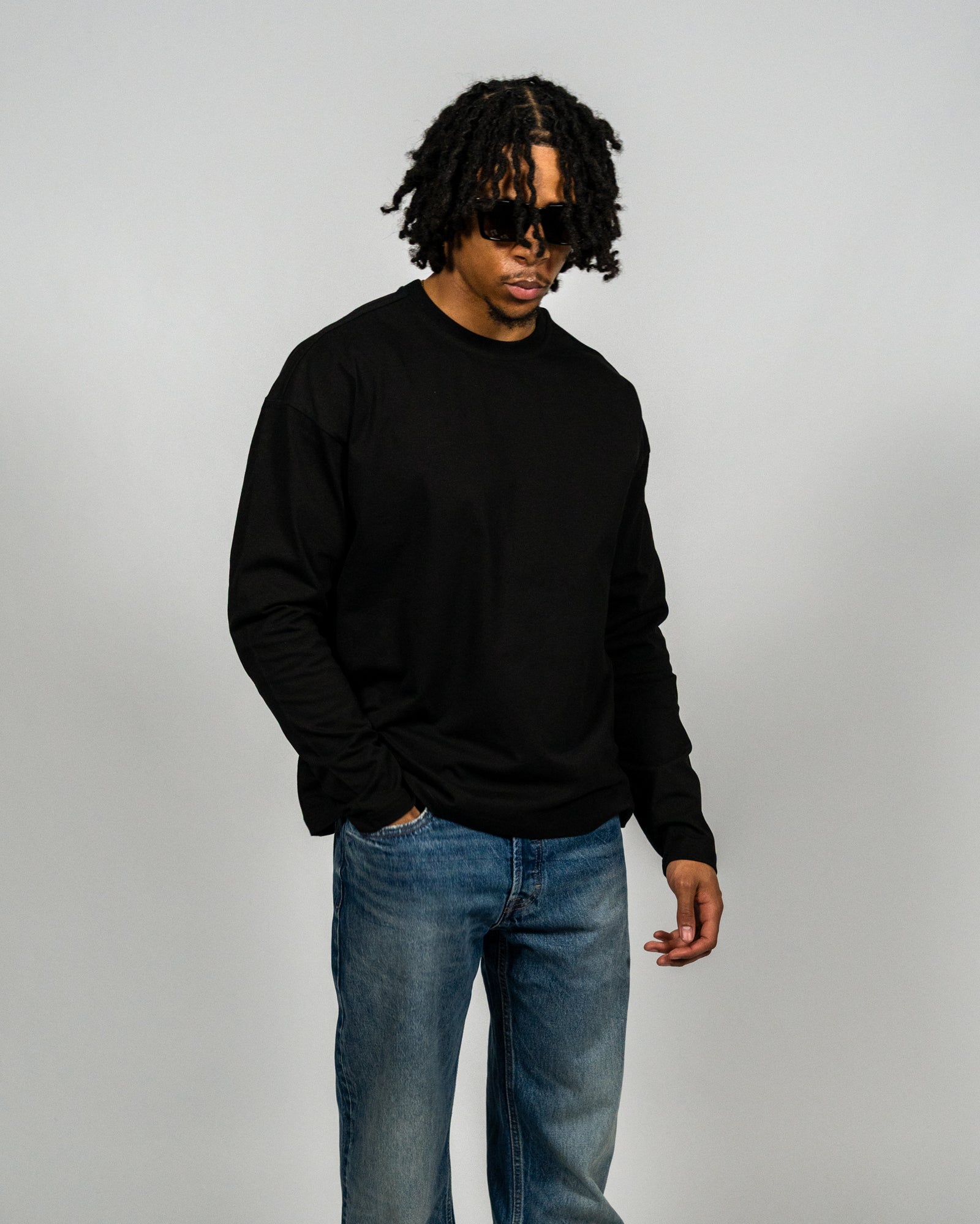 KHAIR Foundations black long sleeve three-quarter front fit