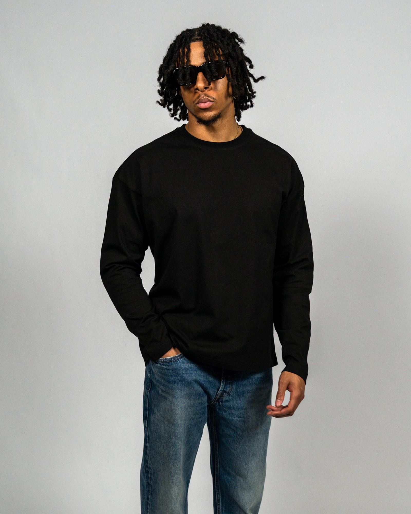 KHAIR Foundations black long sleeve straight front fit