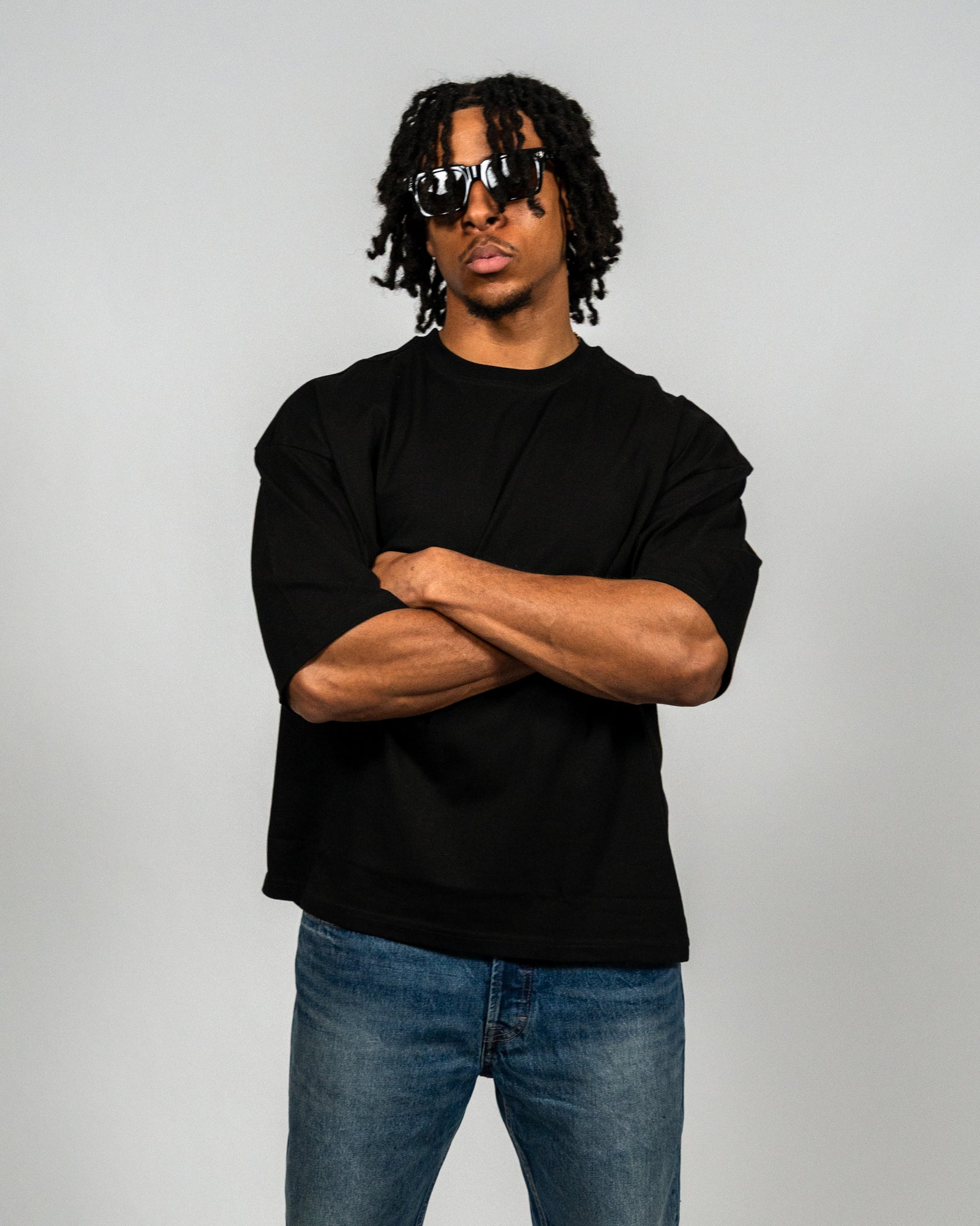 KHAIR Foundations black T-shirt straight front fit