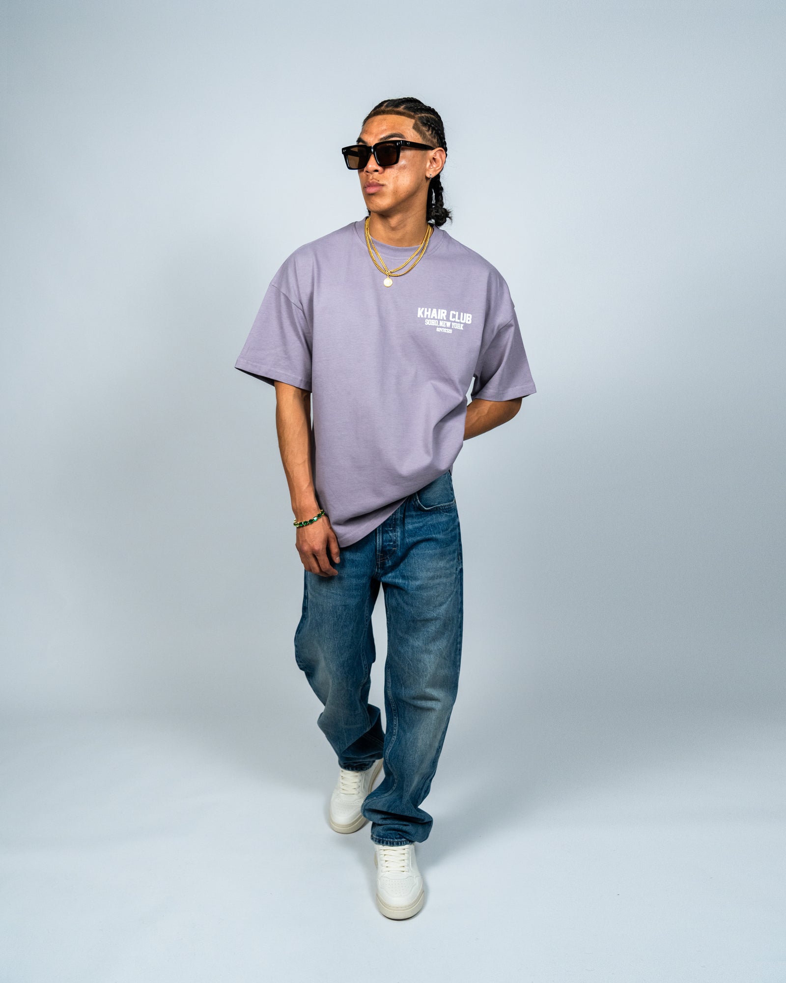KHAIR CLUB Soho powder purple T-shirt walking front fit